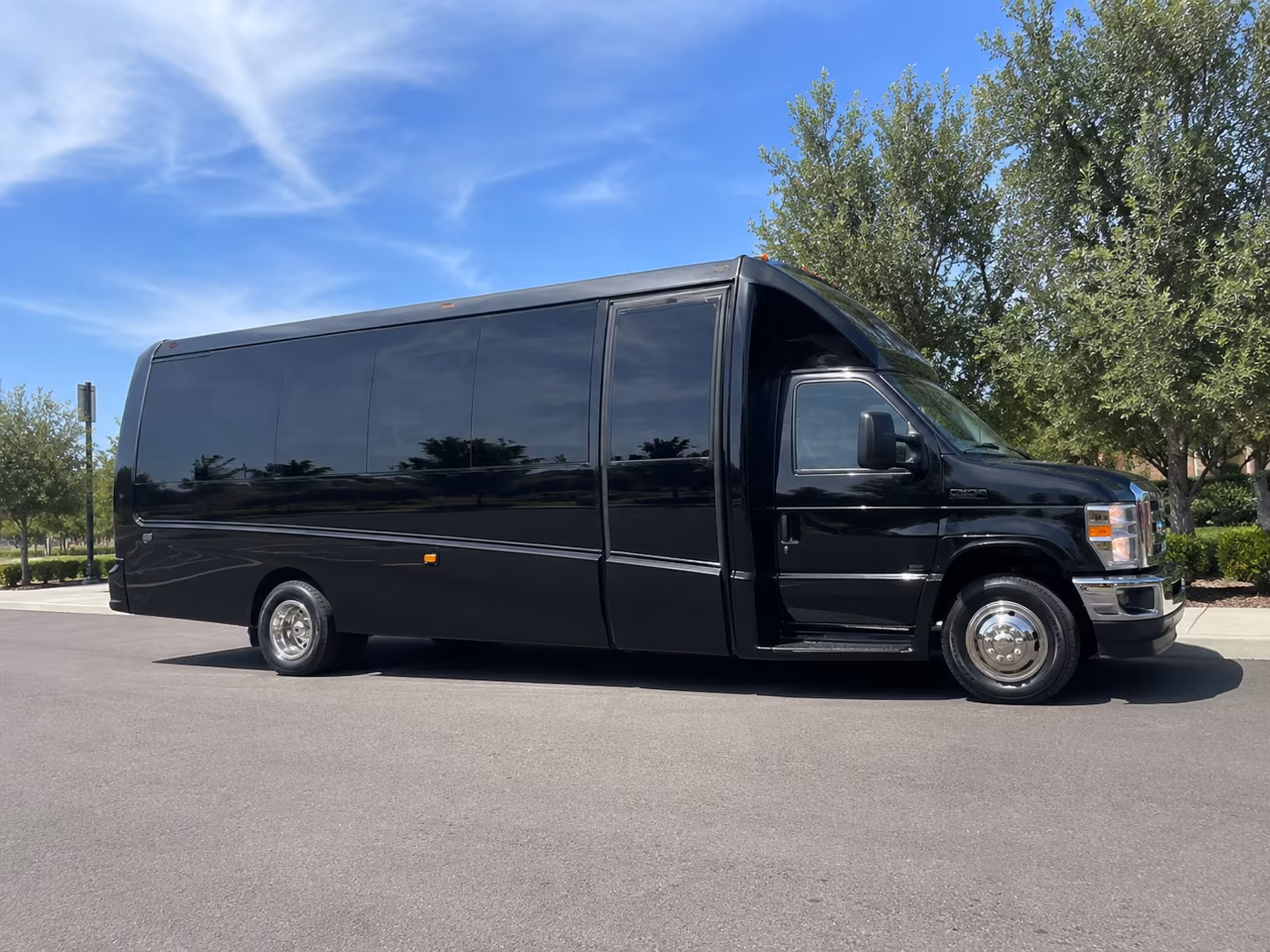 convention and trade show shuttle buses along the i 35 corridor