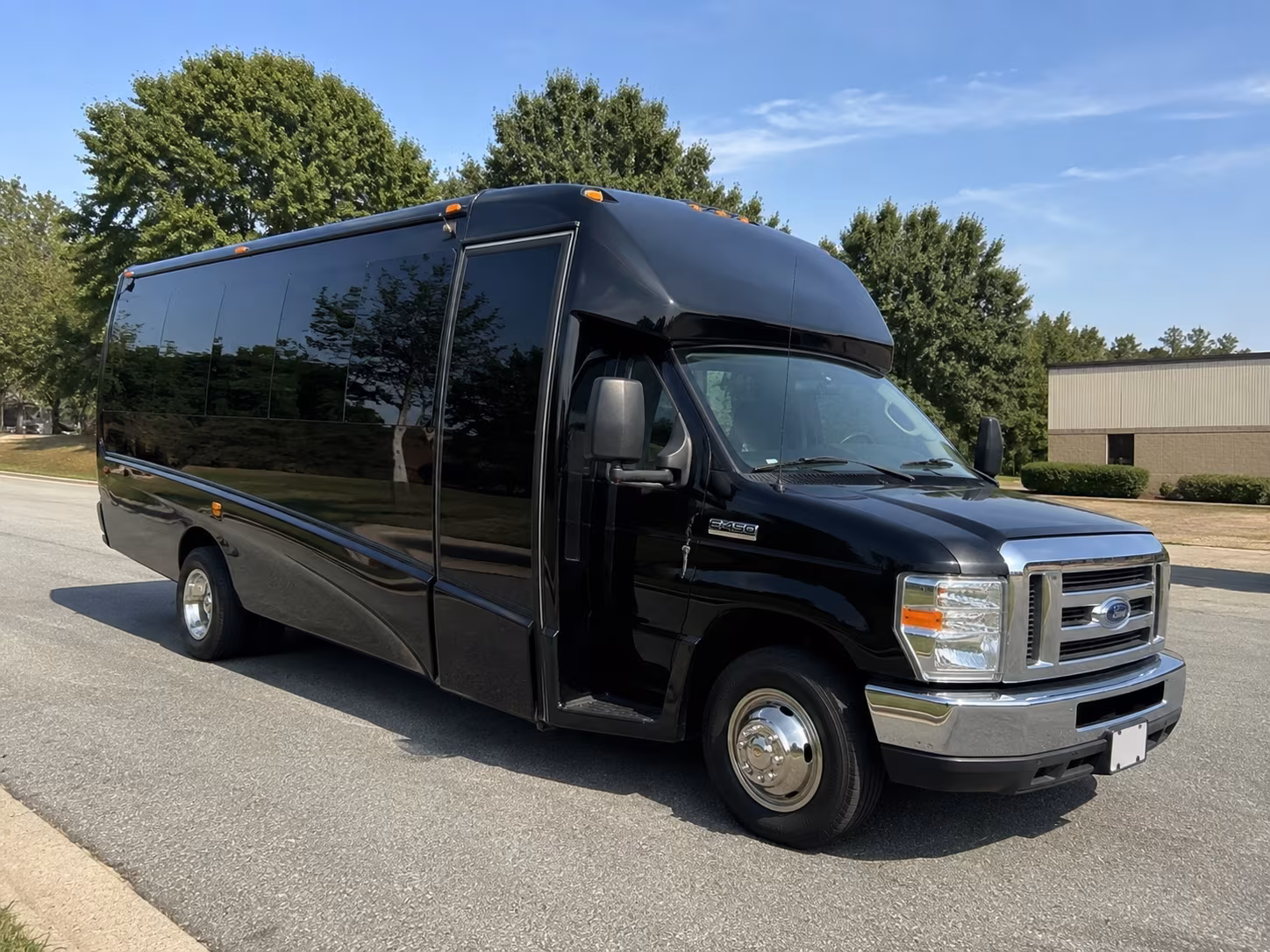 employee shuttle buses for fort cavazos contractors and killeen businesses